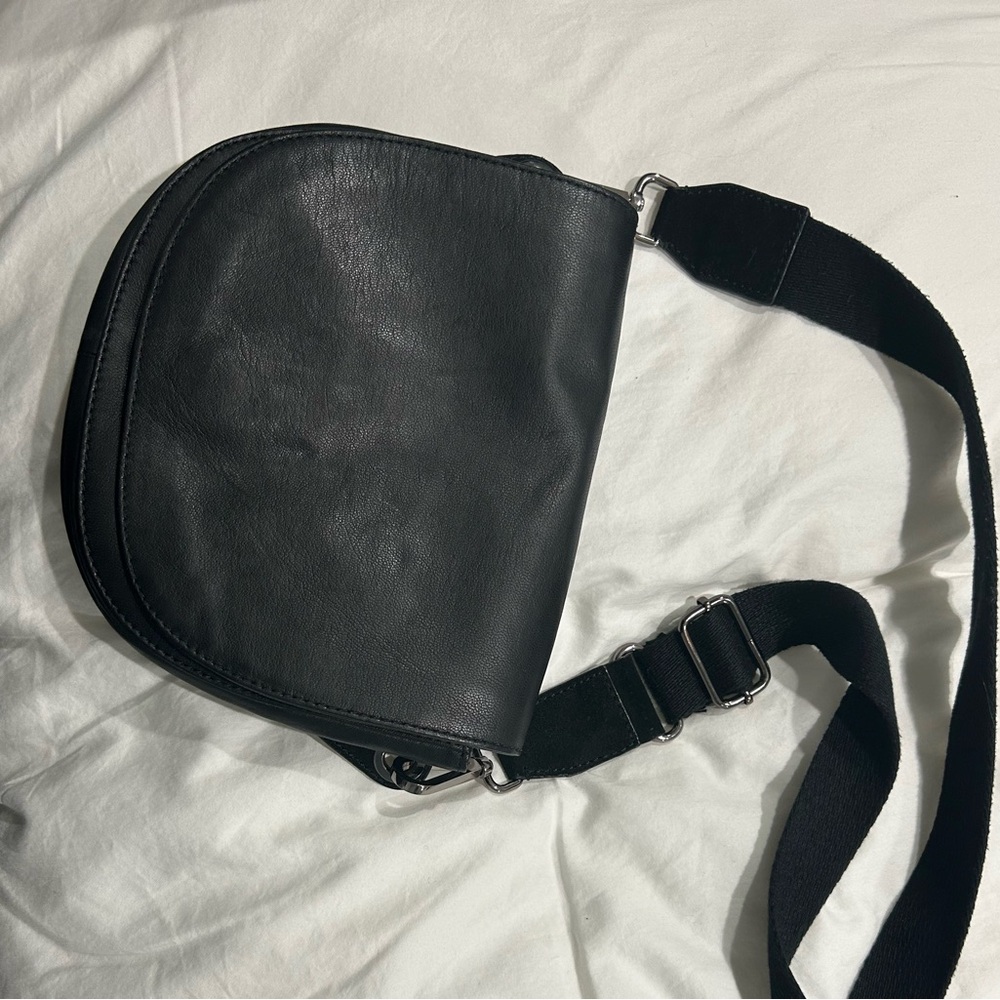 Urbancode black leather crossbody or shoulder bag - Picture 3 of 9
